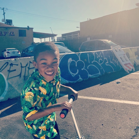 Meet your Poshers, Melisa & Jaxon - Picture 3 of 4